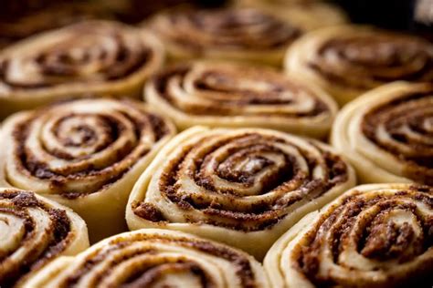 9 Amazing Paula Deen Cinnamon Roll Recipes To Try Today Women Chefs