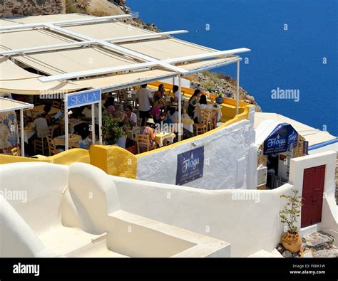 Skala restaurant oia hi-res stock photography and images - Alamy