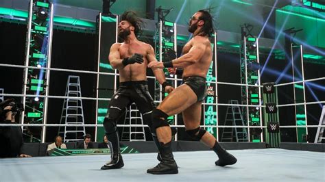 Photos Mcintyre And Rollins Leave It All In The Ring In Edge Of Your Seat Wwe Title Match Wwe
