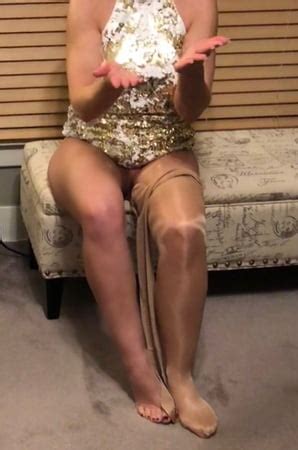 Sexy Mature Soccer Mom Showing Off Her Pantyhose And Heels Pics