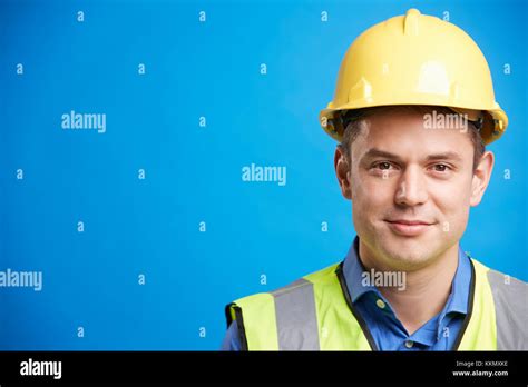 Smiling Young White Construction Worker In Hard Hat Stock Photo Alamy
