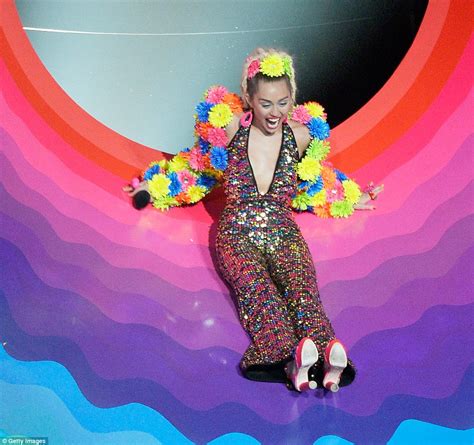 Mtv Vmas Hostess Miley Cyrus Causes A Stir With 11 Eyebrow Raising