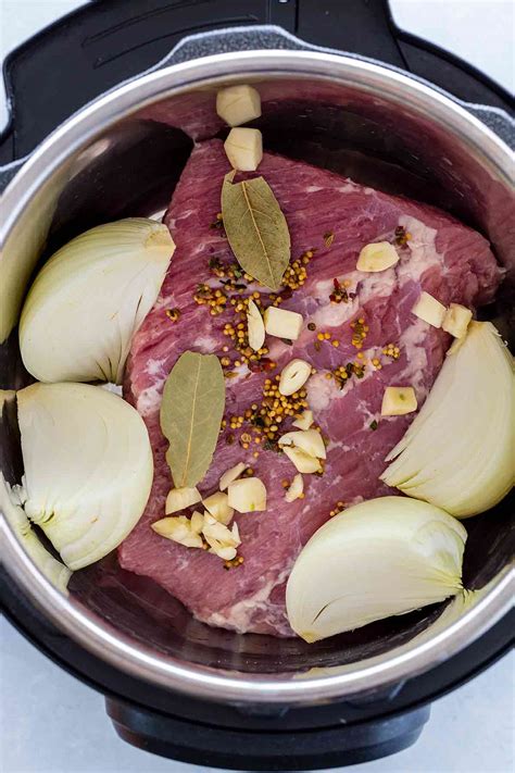 The ingredients i used are 1 corned beef brisket. Corned Beef And Cabbage In Instant Pot Slow Cooker ...