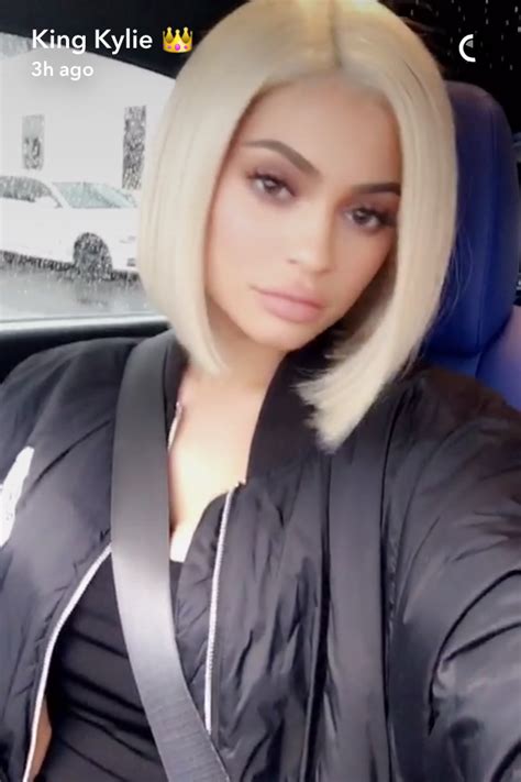 Jenner is known for experimenting with different hair colors. Kylie Jenner Blonde Bob | Kylie jenner blonde hair, Kylie ...