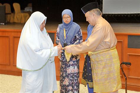 Dr nor azlina binti awang. Glorifying Ramadhan with religious ceremonies | Borneo ...