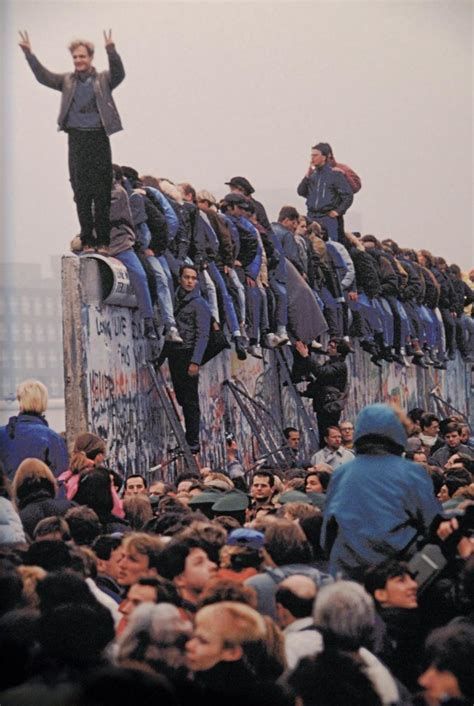 Breaking Down The Berlin Wall Europe History 1945 200 Flickr