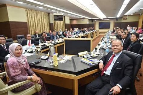 Menteri pengajian tinggi, datuk dr noraini ahmad didesak untuk meletakkan jawatan susulan tindakannya pada saat akhir yang mengarahkan agar institusi pengajian tinggi (ipt) menangguhkan pendaftaran pelajar baharu dan lama bagi sesi oktober ini. Menteri Pengajian Tinggi mulakan tugas dengan Mesyuarat ...