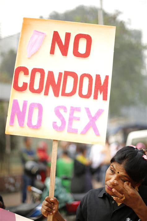 No Condom No Sex La Gionata Mondiale Contro Laids In Indonesia E