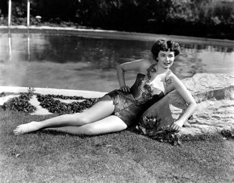 45 Glamorous Photos Of Ruth Roman In The 1940s And 50s Vintage News