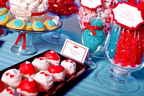 Mix, match, and layer patriotic colors and patterns for unique displays. 23 Amazing Labor Day Party Decoration Ideas
