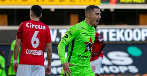 You can modify, copy and distribute the vectors on zulte waregem logo in pnglogos.com. Le Standard loupe (encore) le coche à Zulte Waregem ...