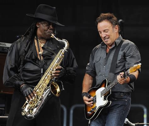 Fans can purchase exclusive merchandise, vinyl, and more. Bruce Springsteen sluit Pinkpop 2012 af | Foto | AD.nl