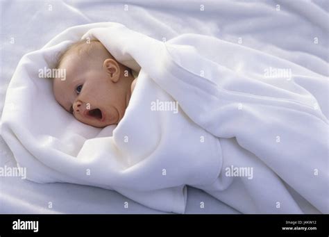 Baby Ceiling Muffledly Yawn Child Small 3 Months Infant Lie