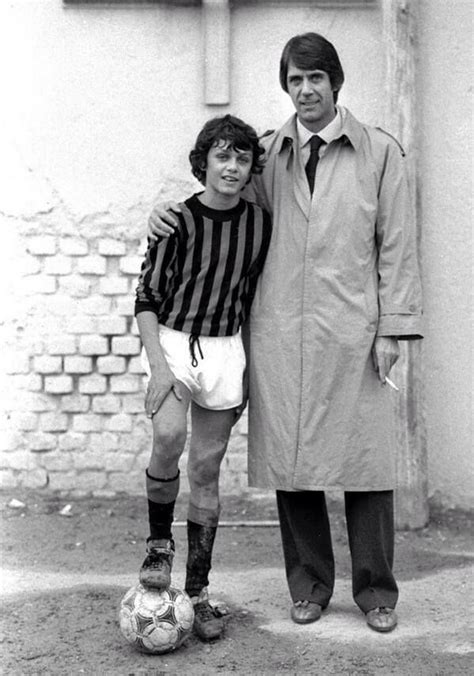 Young Paolo Maldini with his father, Cesare | Paolo maldini, Ac milan