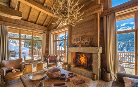 Konsep yang memfokuskan pada kesan alami dan tradisional ala pedesaan ini juga bisa diwujudkan dalam interior rumah lo. Modern Mountain Home Tour | Rustic Modern Decorating
