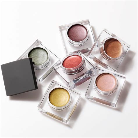 A kabuki brush is used to apply any sort of powder makeup on large surfaces of the face (loose powder, foundation, face powder, blush, bronzer). 6 Japanese Organic Brands Professional Makeup Artists ...