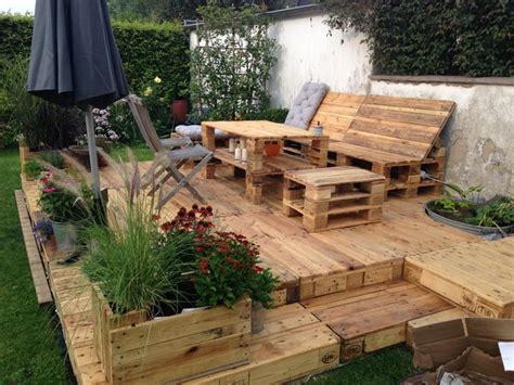 Modelle aus metall und kunststoff finden sich ebenso wie varianten aus holz und stein. Bildergebnis für podest paletten | Selber bauen garten ...