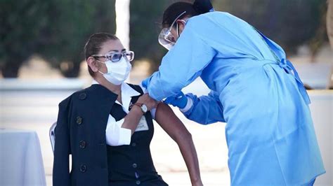 Avanza el segundo día de vacunación anticovid a maestros de jalisco; Vacunación Covid-19 en Jalisco comienza el 12 de enero: Alfaro