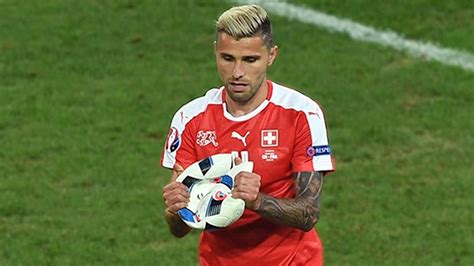 Dana bantu rakan pemuzik, kelab bola sepak. 8 Undang-Undang Bola Sepak Yang Ramai Tak Pernah Tahu ...