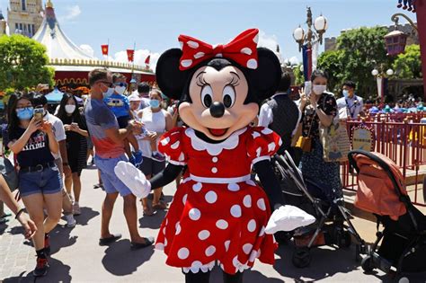 Is Minnie Mouse Wearing A Pantsuit At Disneyland Paris Deseret News