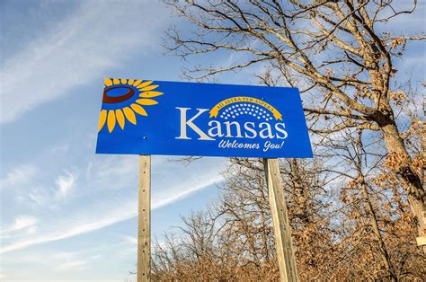 Metrics Show Differences In Missouri Kansas Covid 19 Response