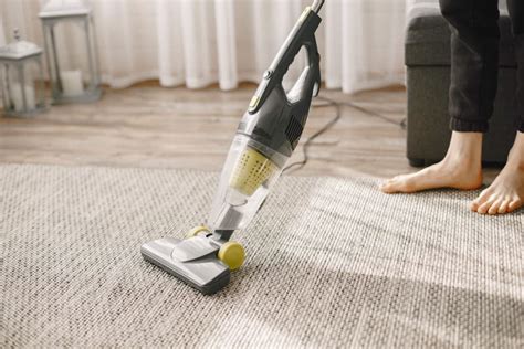 4 Reasons Why Your Vacuum Smells Bad With Solutions