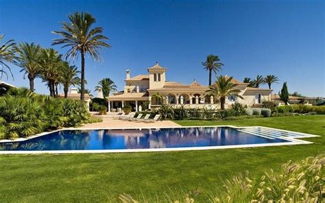 Kauf einer immobilie in portugal ist ein relativ einfacher prozeß geworden, vorausgesetzt, sie gehen es schritt für schritt in übereinstimmung mit dem gesetz an. Algarve Portugal - Your Next Summer Vacation. | Villa ...