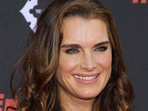 Brooke Shields Husband Chris Henchy Doesnt Want To Read Her New