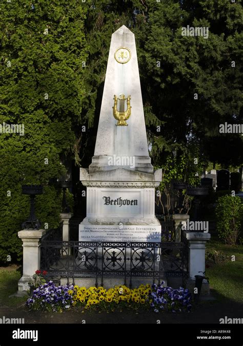 Wien Zentralfriedhof Grab Von Ludwig Van Beethoven Stockfotografie Alamy