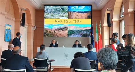 Costi il canone qualora si esegua unicamente online, è di 12 euro all'anno *; Nasce la "Banca della Terra", Musumeci: "Da oggi 430 ...