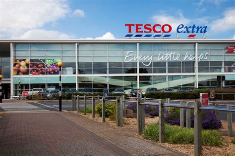 Clubcard jest kartą lojalnościową, która nagradza cię za twoje zakupy. Tesco launches new £7.99 'Clubcard Plus' - but is it worth ...