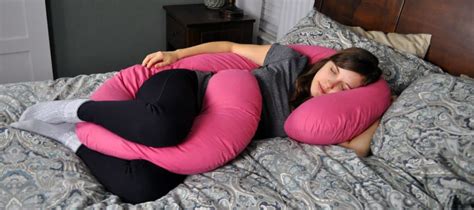 How To Sleep With A Body Pillow Sleepopolis