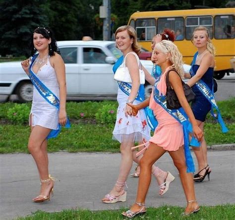 How Russian Youth Celebrates Their Graduation Day 60 Pics Picture 44