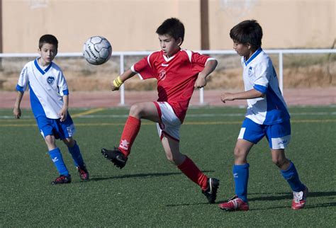 Futbol Niños Niños Jugando Al Futbol Engodella Toni Encontrando La