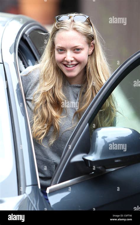 Letters To Juliet Star Amanda Seyfried Wearing No Makeup Leaves Her West Hollywood Gym With