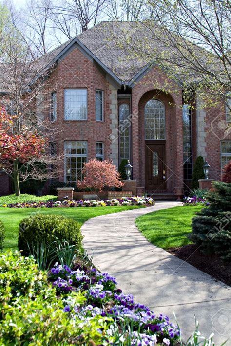 A Scenic Sidewalk To A Beautiful Home Front Yard Landscaping Design
