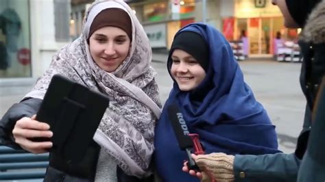 Reaksi Non Muslim Swiss Ketika Mencoba Mengenakan Hijab Youtube