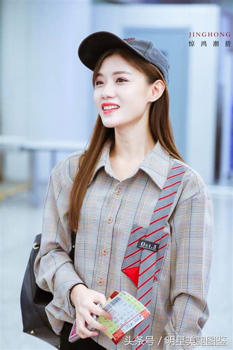 On the night of april 24, 11 trainees successfully debuted and formed the boy group into1. 創造101陳意涵現身機場，網友：這回眸一笑簡直是戀愛的感覺 - 每日頭條