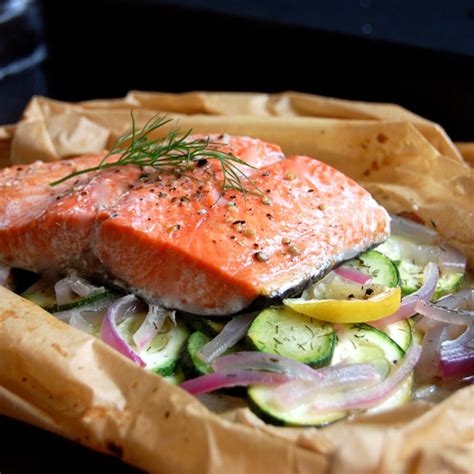 This easy oven baked salmon comes out perfectly tender and flaky! Dill & Lemon Baked Salmon in Parchment | Paleo Grubs