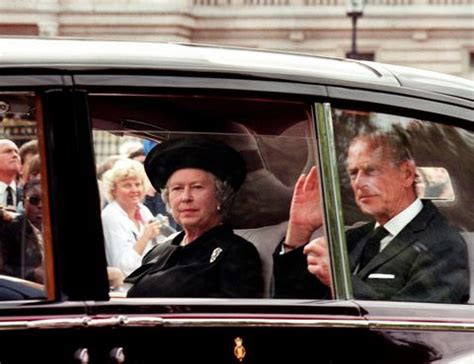 Ceremonial plans involving the royal family. Princess Diana Funeral Photos - 30 Unforgettable Moments ...