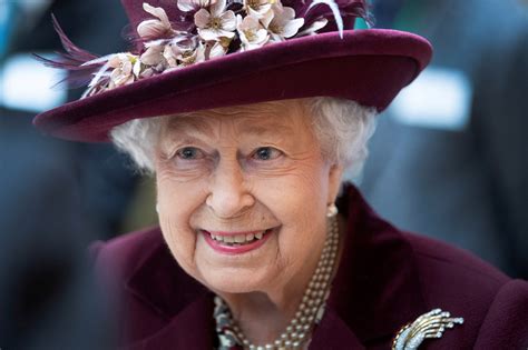 Queen Elizabeth Health: Monarch Urged To Wear A Face Mask At 