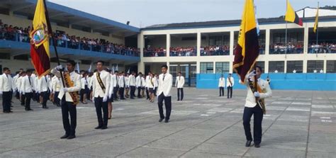 Estudiantes Ecuatorianos Cumplen Con El Juramento A La Bandera Notimundo