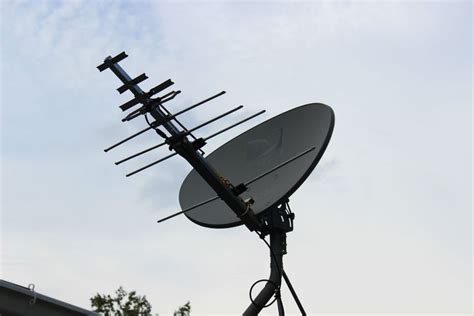 I Turned My Satellite Dish Into A Badass Hdtv Antenna Ideas Diy Tv