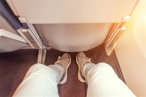 Plane Passenger S Method To Get More Leg Room On Flight Outrages Internet
