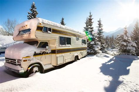 How To Live In A Carvanrv During A Winter Season Best Snow Gear