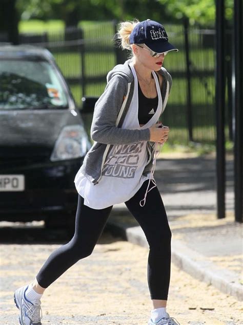 Gwen Stefani Jogging 100511 Socialite Life Gwen Stefani Fitness