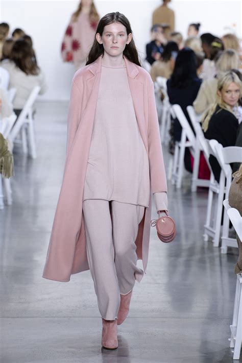 Mansur Gavriel Fall 2018 Ready-to-Wear Fashion Show Collection: See the complete Mansur Gavriel ...