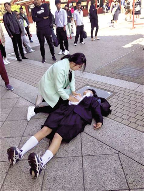 鄭州の看護婦が日本旅行中にてんかんの発作起こした女子中学生助ける Pekinshuho
