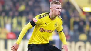 He plays as a striker. Höhe der Ausstiegsklausel von BVB-Talent Erling Haaland ...