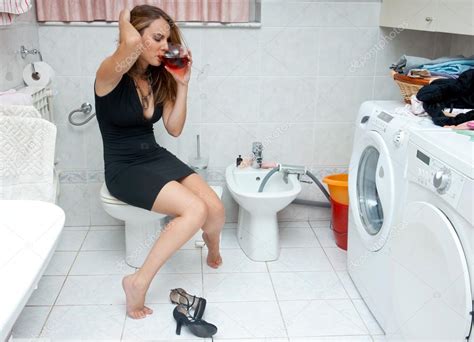 Drunk Woman In Her Bathroom — Zdjęcie Stockowe © Bertys30 22305735
